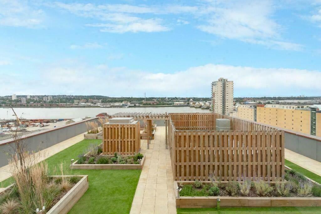 Deluxe Double Bed In Shared Apt Near Canary Wharf, City Airport & O2 Arena With Thames View Λονδίνο Εξωτερικό φωτογραφία