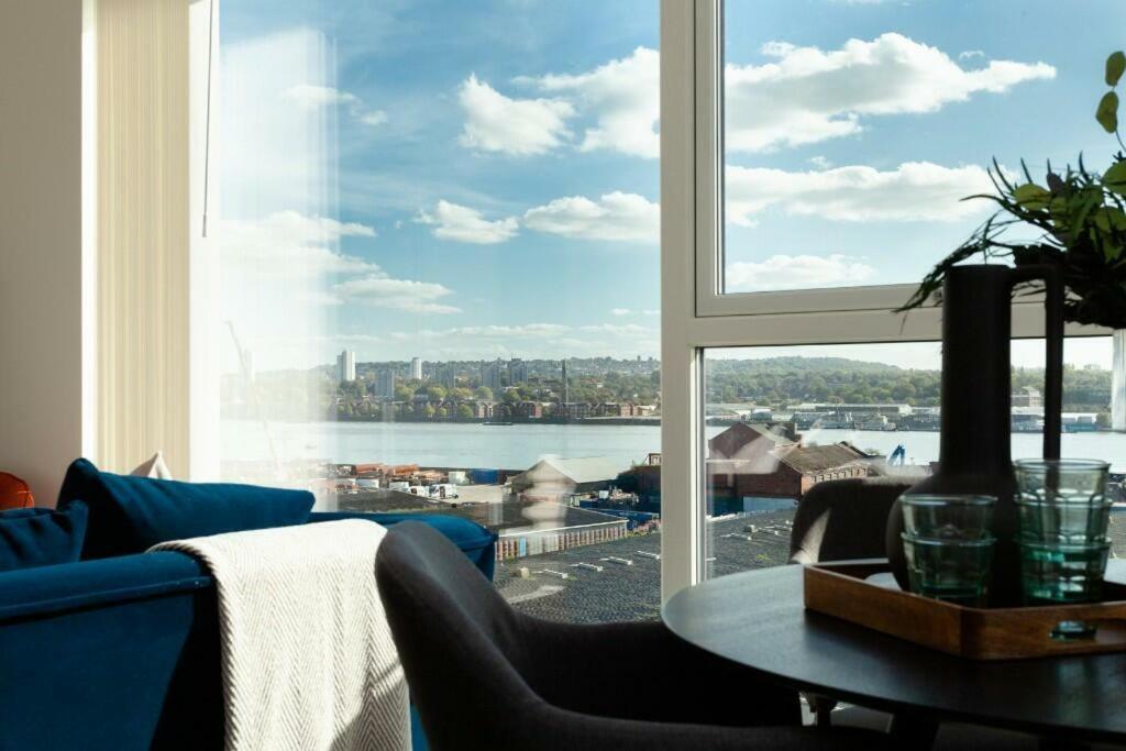 Deluxe Double Bed In Shared Apt Near Canary Wharf, City Airport & O2 Arena With Thames View Λονδίνο Εξωτερικό φωτογραφία