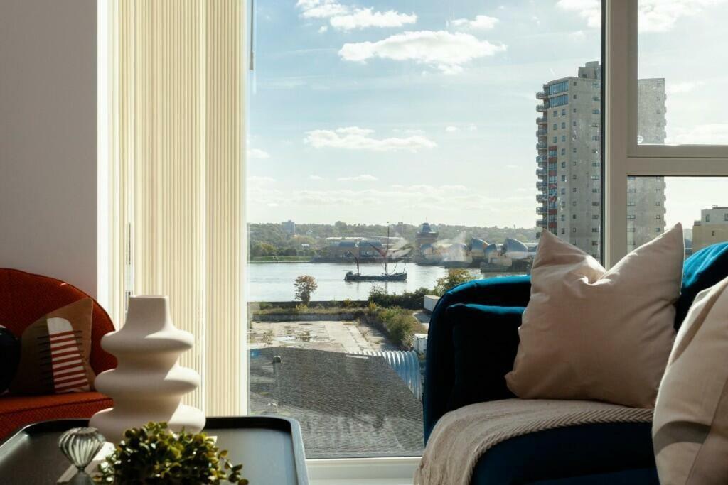 Deluxe Double Bed In Shared Apt Near Canary Wharf, City Airport & O2 Arena With Thames View Λονδίνο Εξωτερικό φωτογραφία