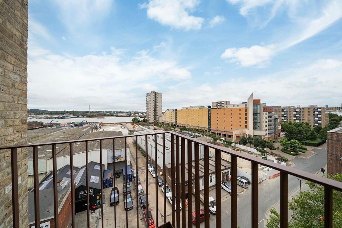 Deluxe Double Bed In Shared Apt Near Canary Wharf, City Airport & O2 Arena With Thames View Λονδίνο Εξωτερικό φωτογραφία